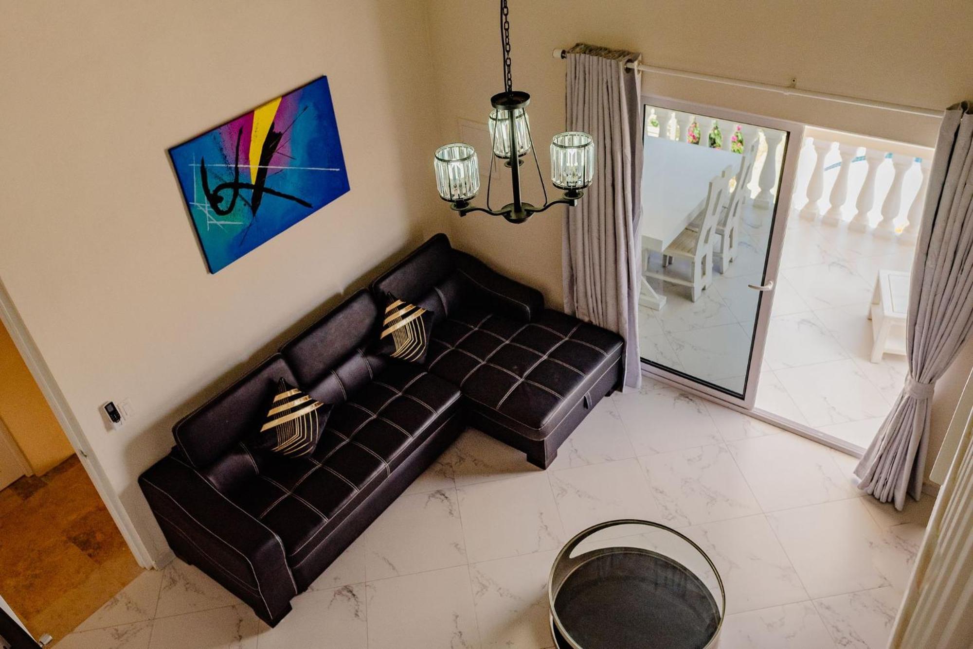 Elegant 2-Bedroom Apartment 2 Km From Eagle Beach パームビーチ エクステリア 写真