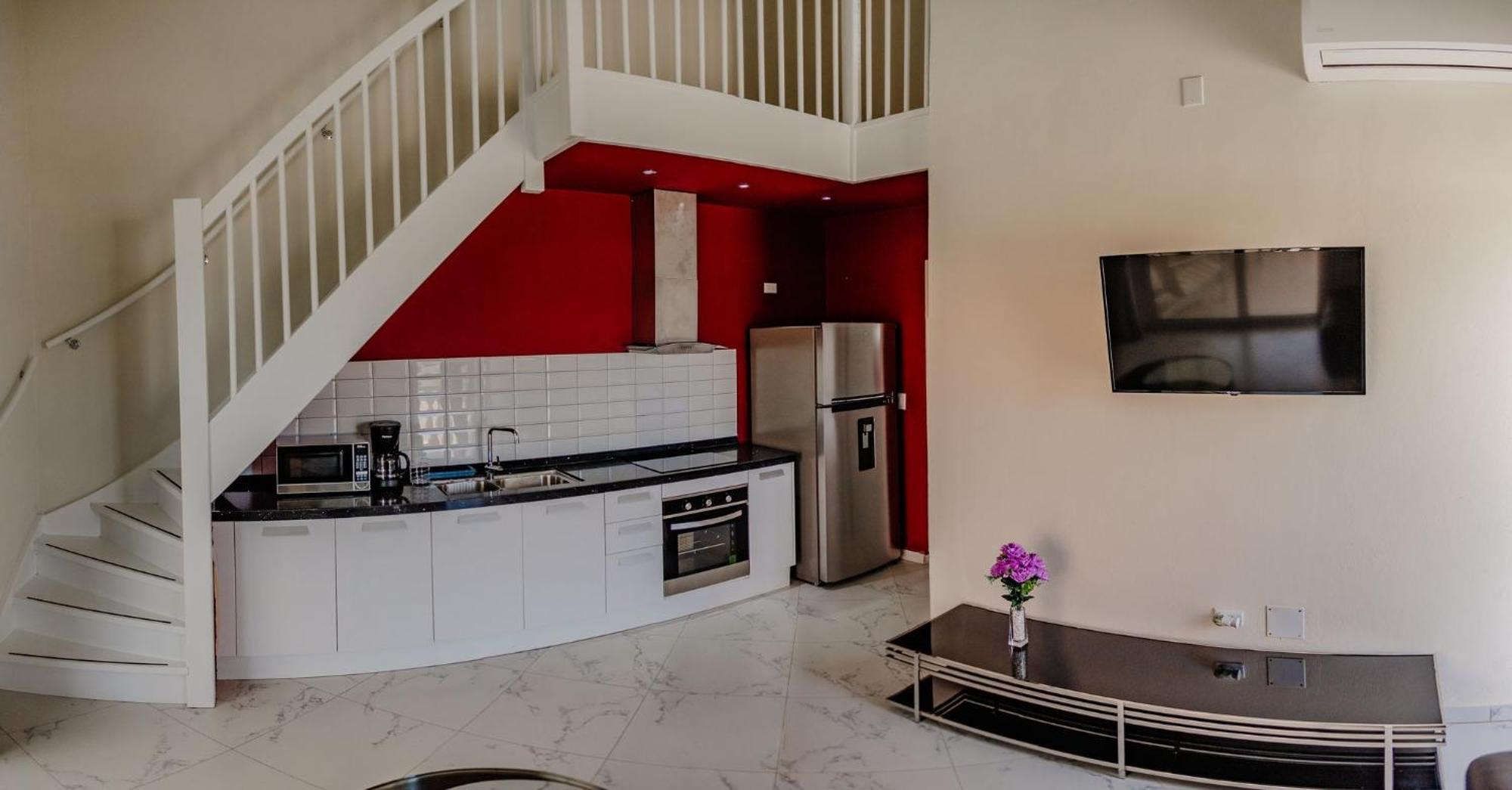 Elegant 2-Bedroom Apartment 2 Km From Eagle Beach パームビーチ エクステリア 写真