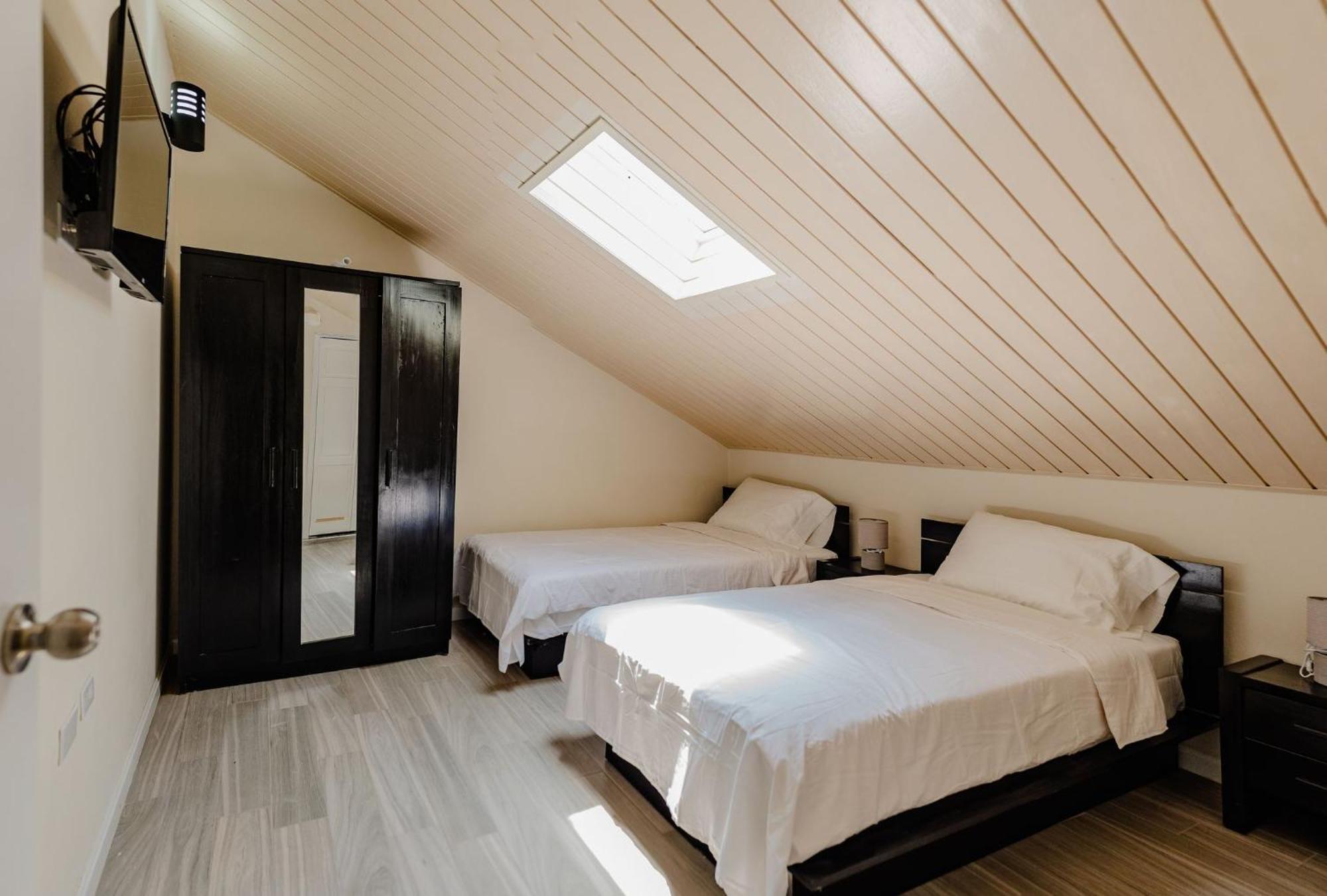 Elegant 2-Bedroom Apartment 2 Km From Eagle Beach パームビーチ エクステリア 写真