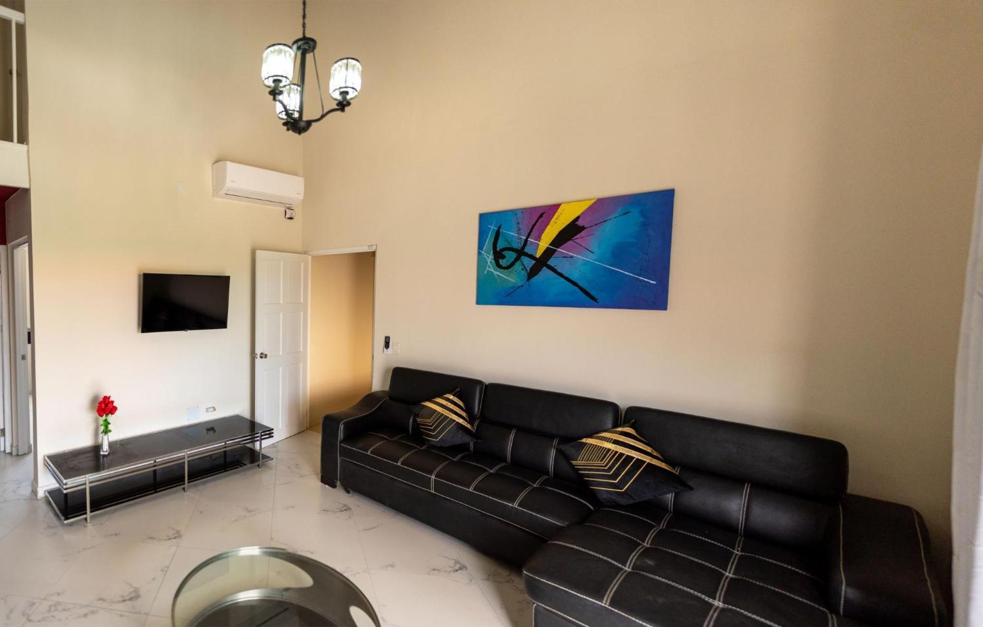 Elegant 2-Bedroom Apartment 2 Km From Eagle Beach パームビーチ エクステリア 写真
