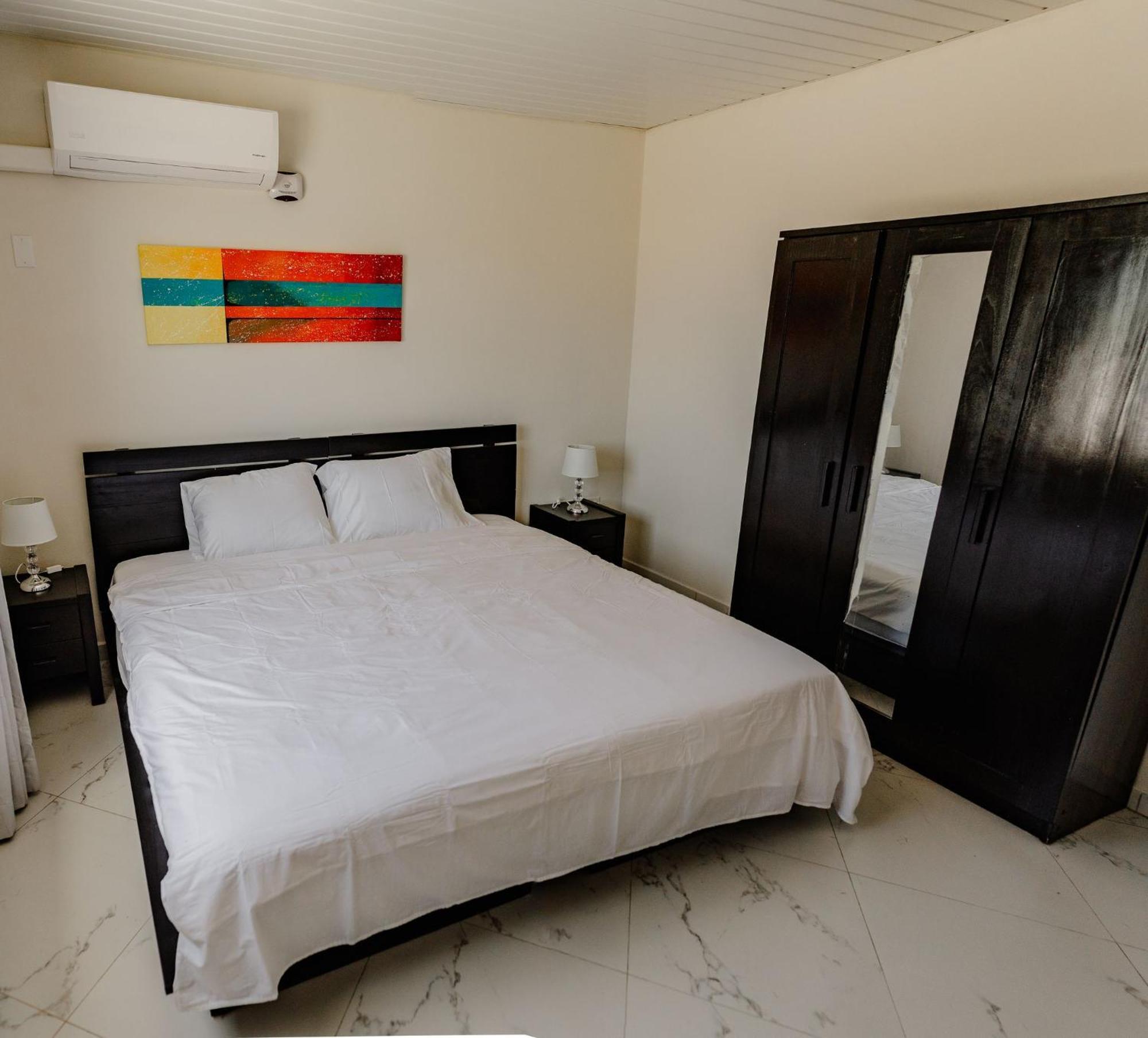 Elegant 2-Bedroom Apartment 2 Km From Eagle Beach パームビーチ エクステリア 写真