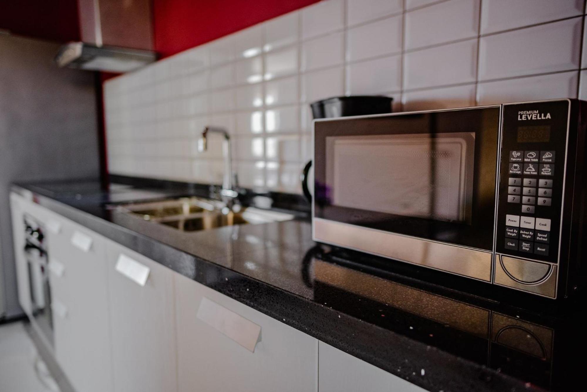 Elegant 2-Bedroom Apartment 2 Km From Eagle Beach パームビーチ エクステリア 写真